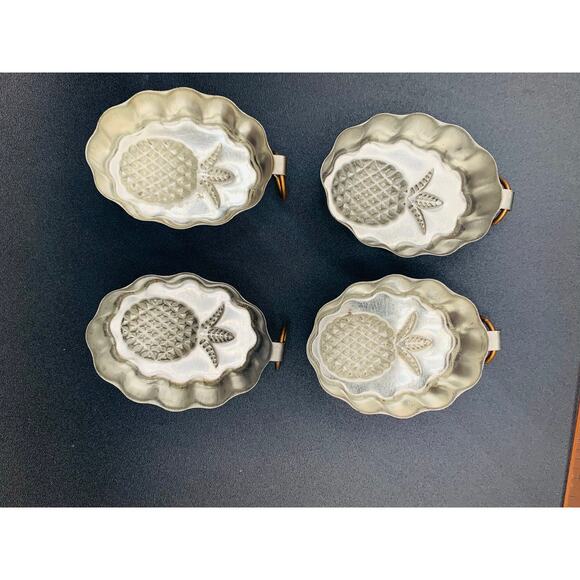 William Sonoma Set of Four Copper finish Pineapple Molds - Picture 11 of 11